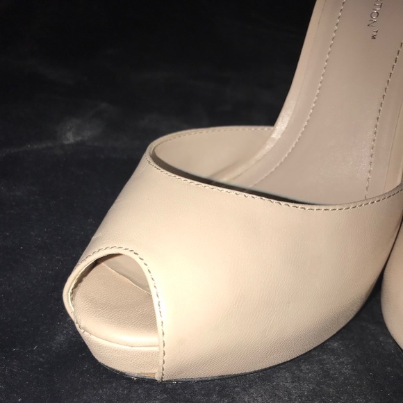 bcbg nude and black heels - Picture 2 of 3